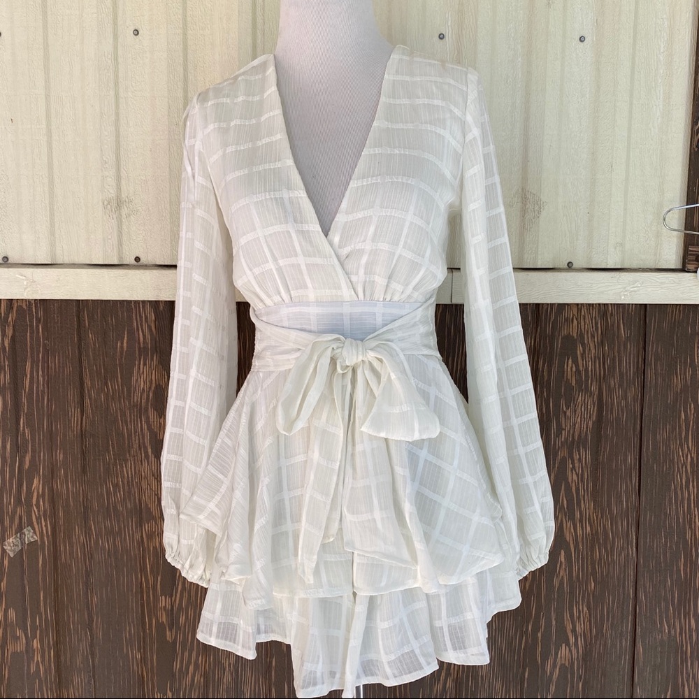 Princess Polly flowy romper white surplice Size 6